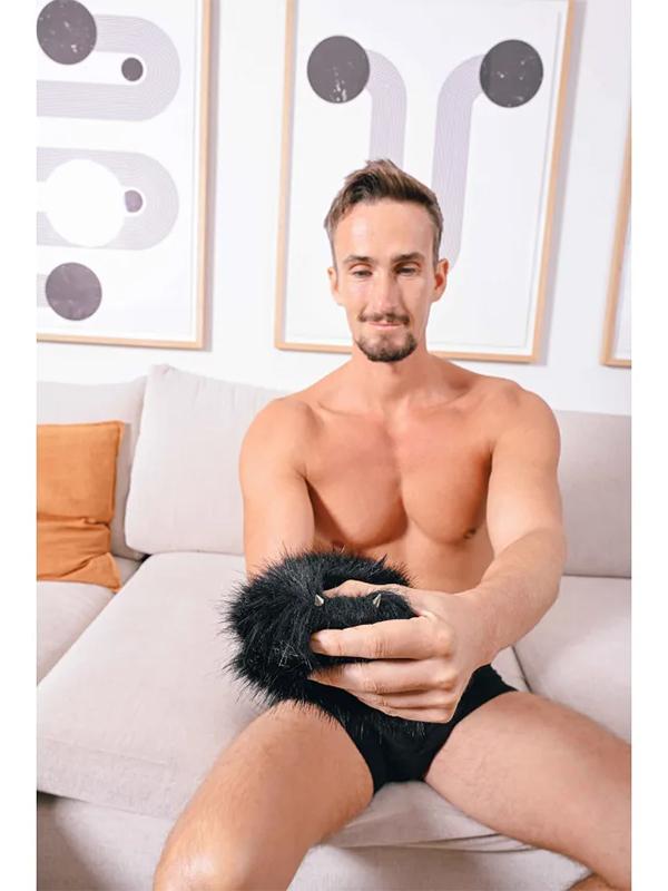 Spiked Sensory Mitt
